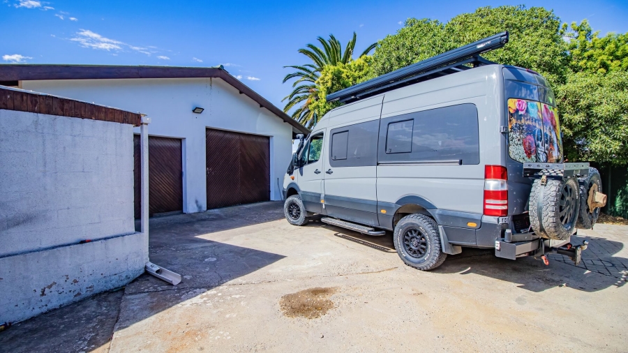 3 Bedroom Property for Sale in Middedorp Western Cape